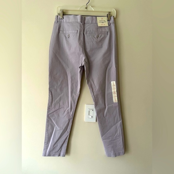 The Slim City Khakis by Gap Size 2R Crop Pants Coupe Urbaine Etroite Lilac NWT - Picture 5 of 16